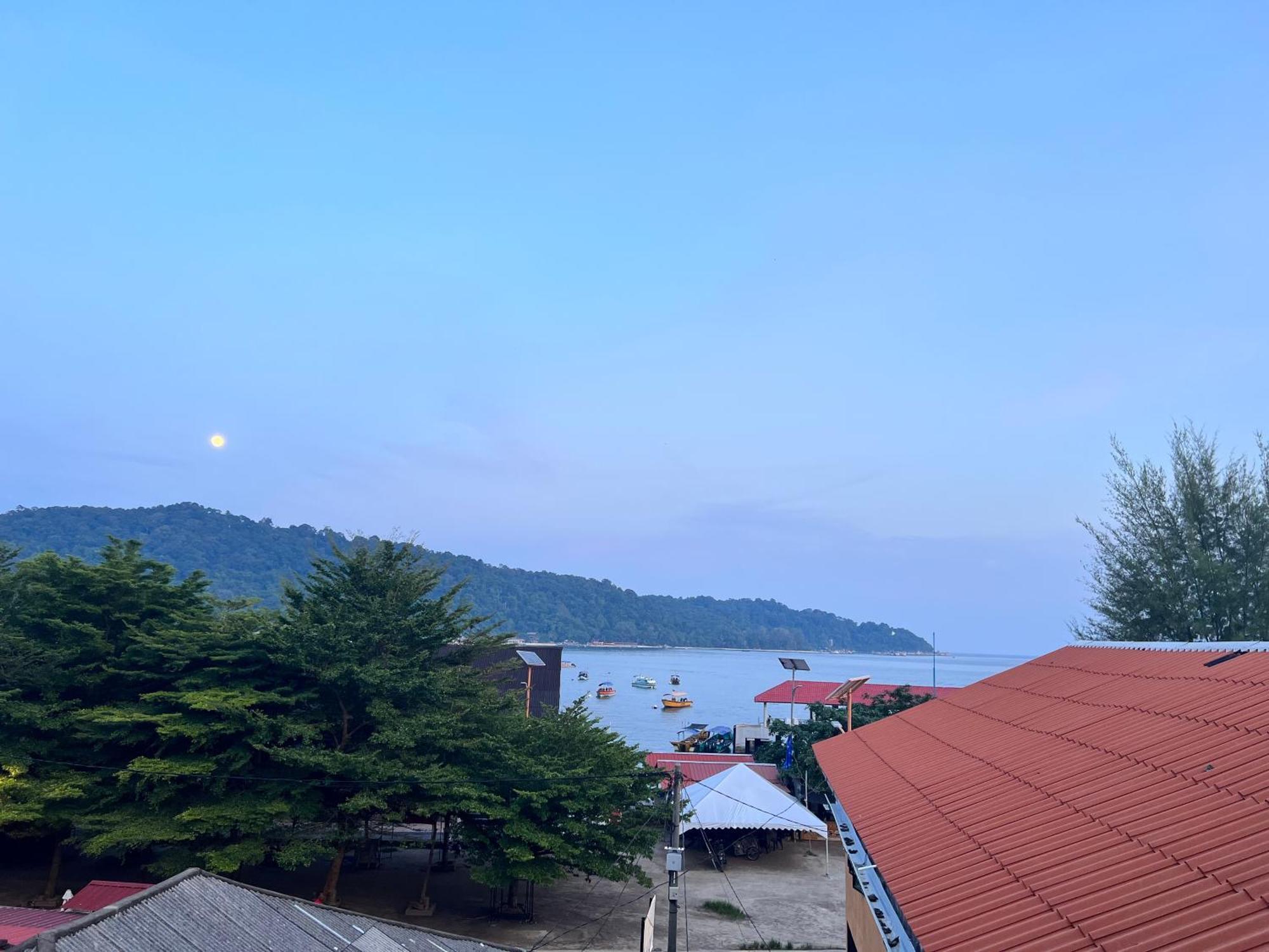 Hotel Perhentian Suria Kampong Pasir Petani Exterior foto